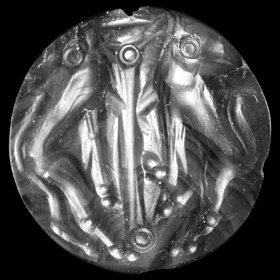 Fig. 8. Agate sealstone from Ialysos (Rhodes), with heraldic lions looking backward (© The Trustees of the British Museum).