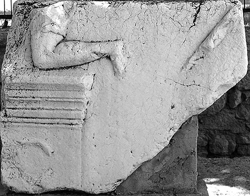 Fig. 16. Spandrel block from the Arch of Hadrian and Sabina with the lower leg of a captive depicted in relief (courtesy D. Ng).