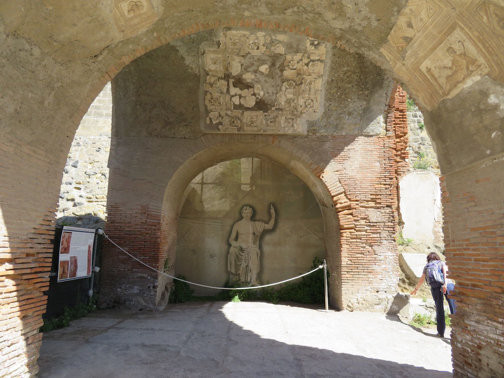 Fig. 5. View of the southwestern facade of the tetrapylon, with decoration visible under the archivolt and barrel vault, Herculaneum, Italy, constructed in the mid first century C.E.