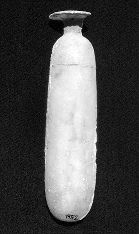 Fig. 13. Gypsum alabastron, ht. 22.5 cm (courtesy Tekirdağ Museum, inv. no. 1952).