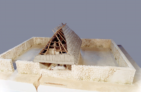 Fig. 6. Reconstruction of Edificio Beta showing the backside with the conduit to the bedrock cavity (Pian di Civita) (Tarquinia Project).